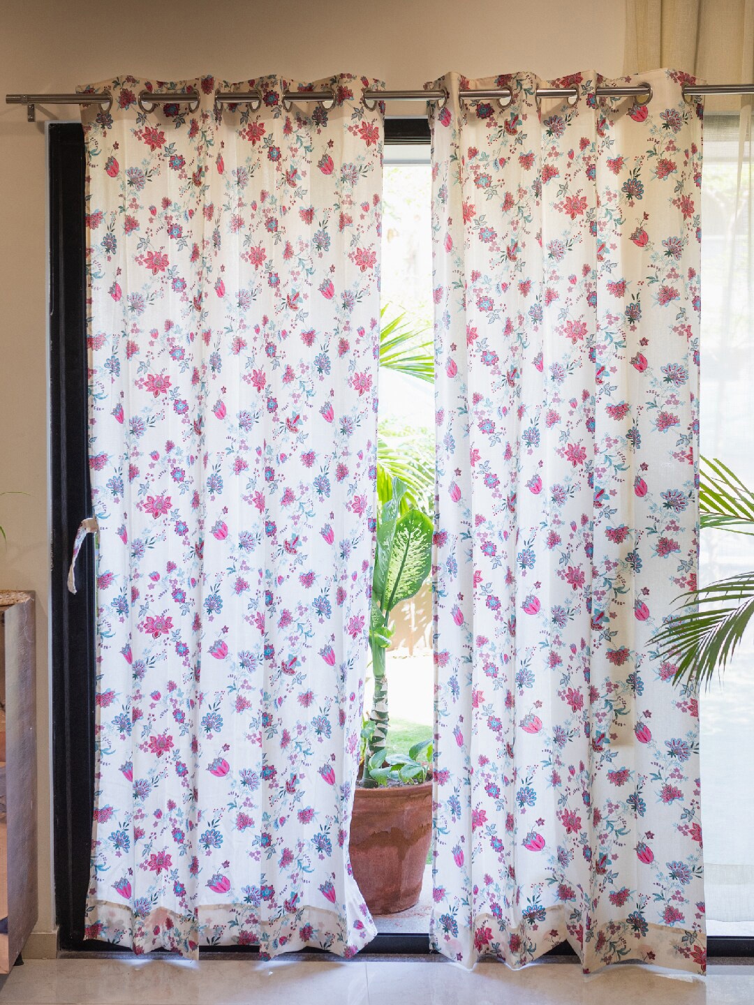 

URBAN SPACE White & Pink 2-Pieces Floral Cotton Long Door Curtains