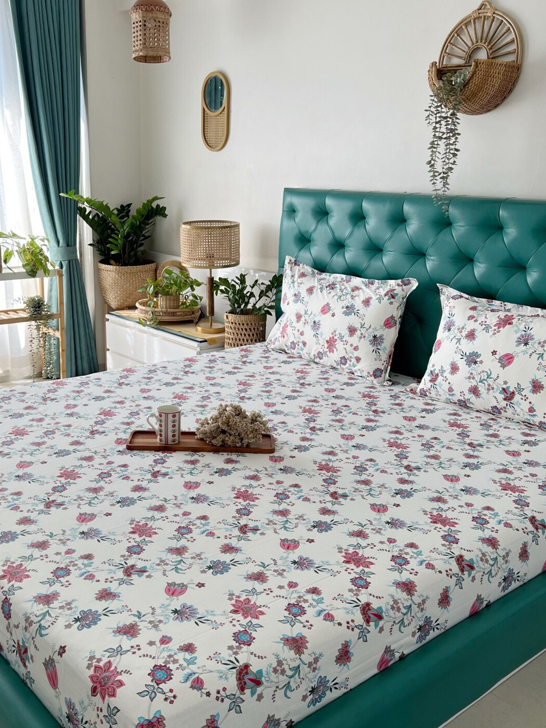 

URBAN SPACE Serene White & Pink Floral 200 TC Pure Cotton Queen Bedsheet & 2 Pillow Covers