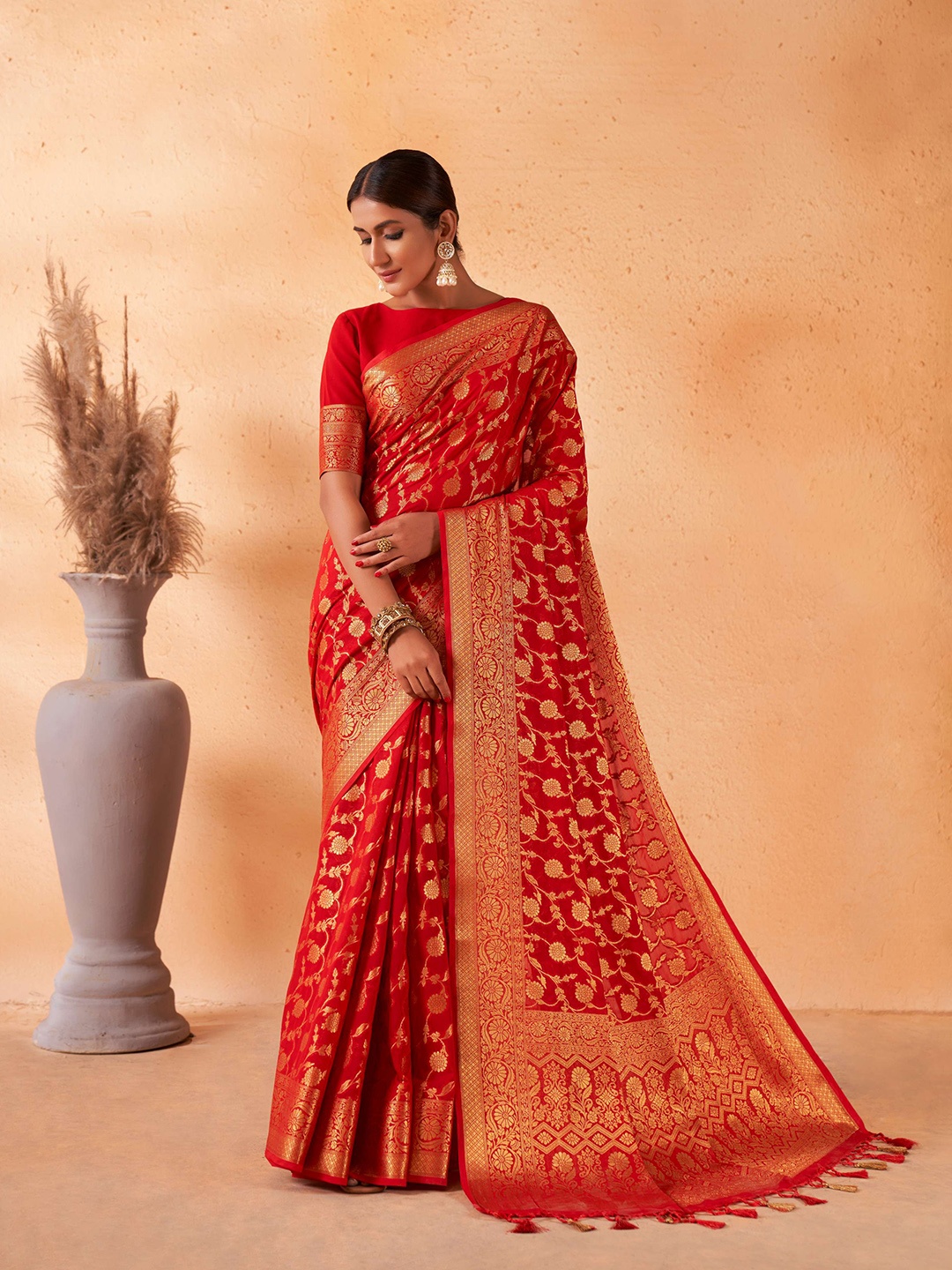 

Vardha Floral Woven Design Zari Banarasi Saree, Red