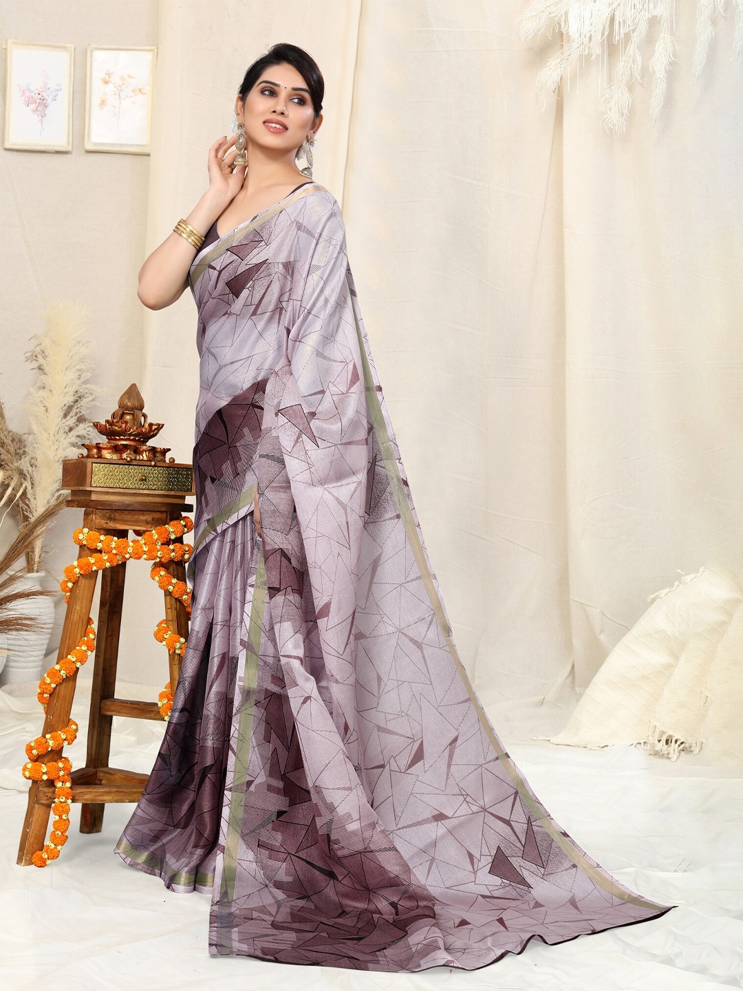 

KALINI Geometric Printed Zari Saree, Purple