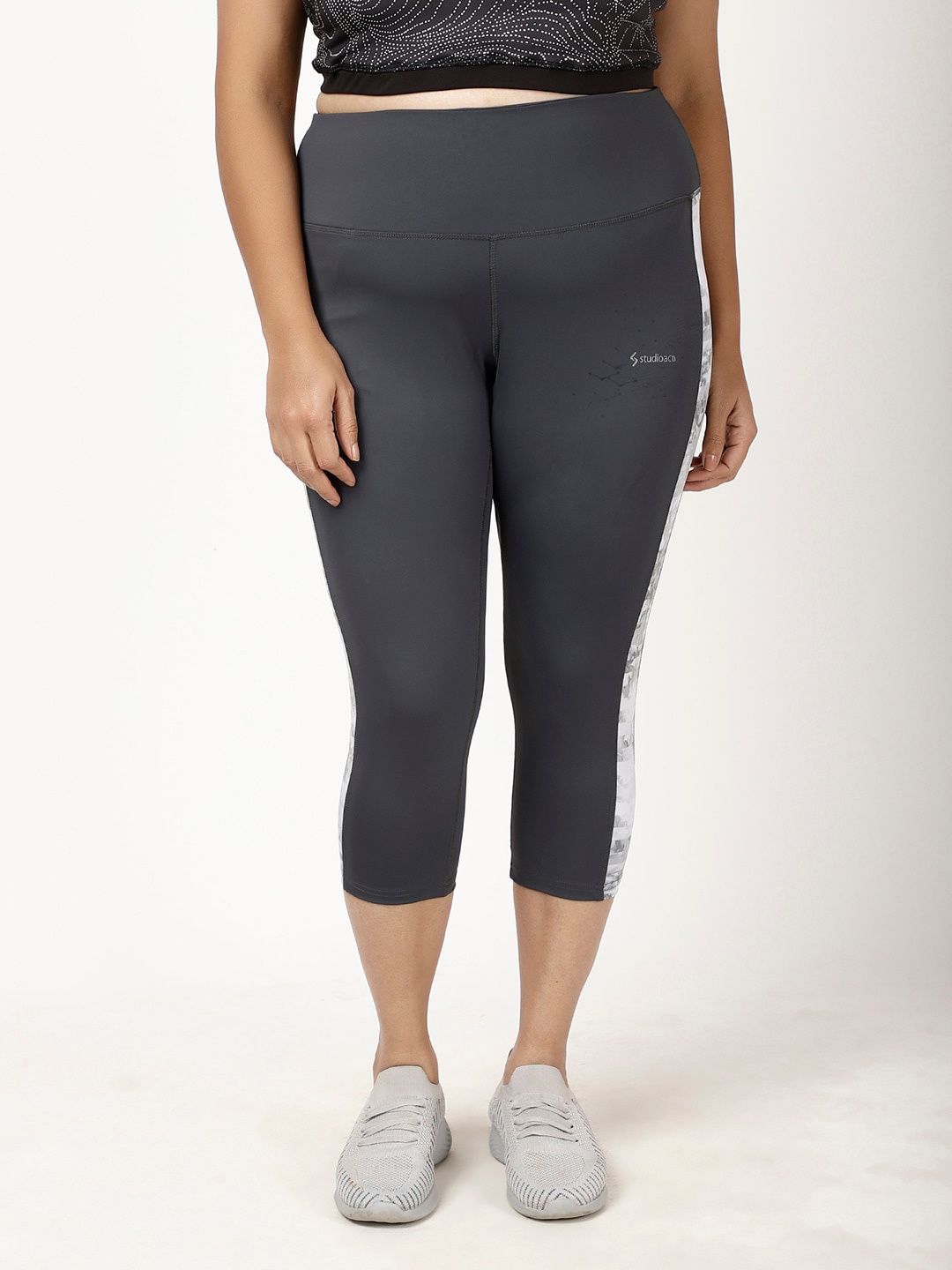 

STUDIOACTIV Plus Size Women Colourblocked High Rise Skinny Fit Capris, Grey