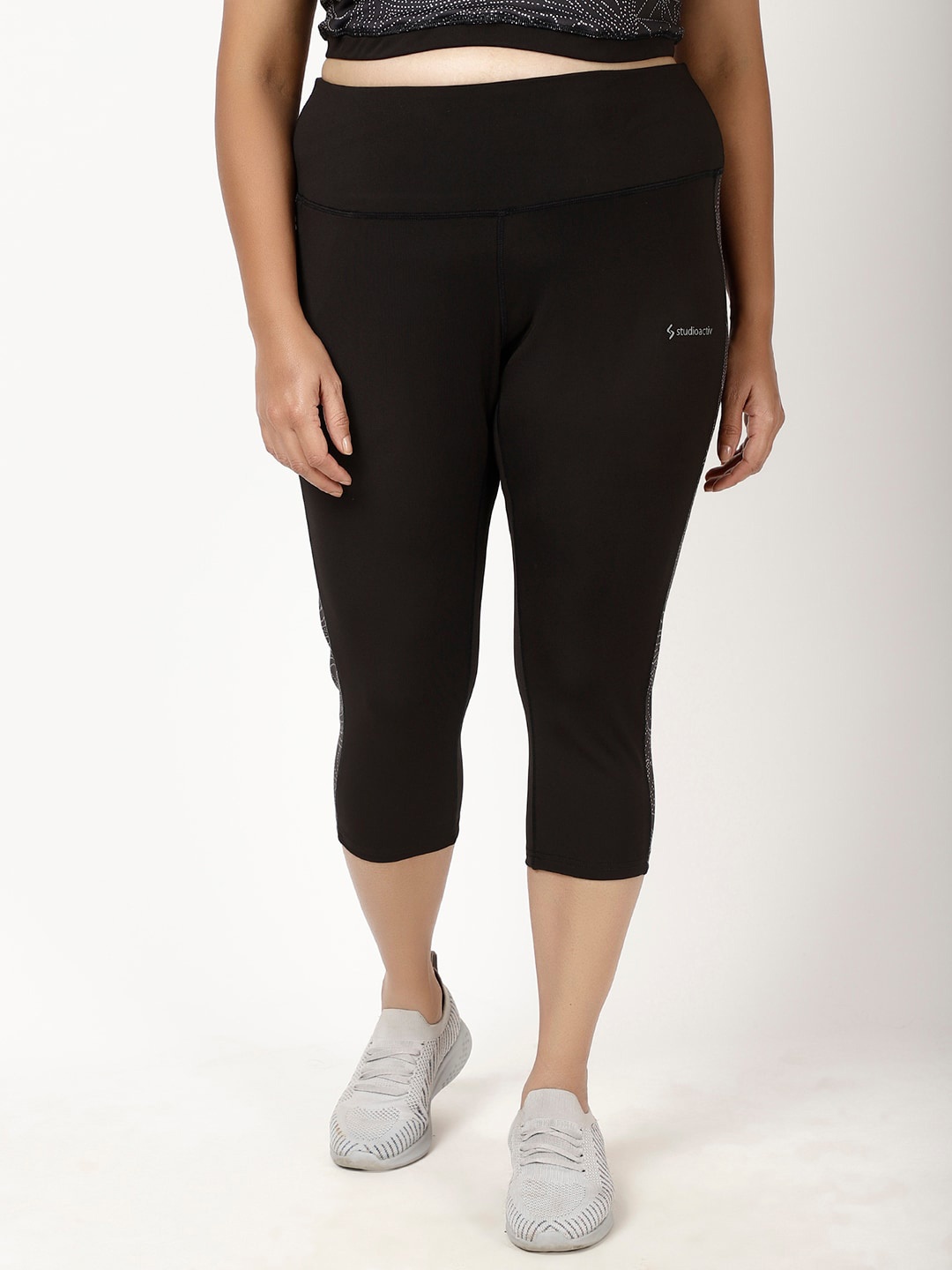 

STUDIOACTIV Plus Size Women Colourblocked High Rise Skinny Fit Capris, Black