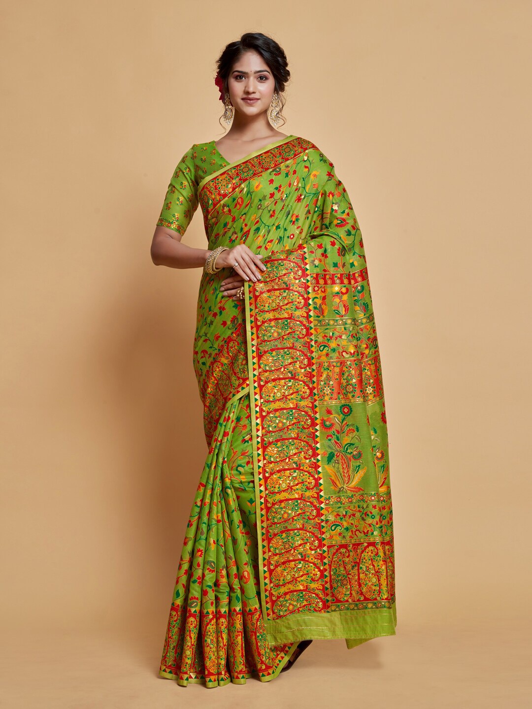 

GAJARAI Floral Zari Silk Blend Banarasi Saree, Green