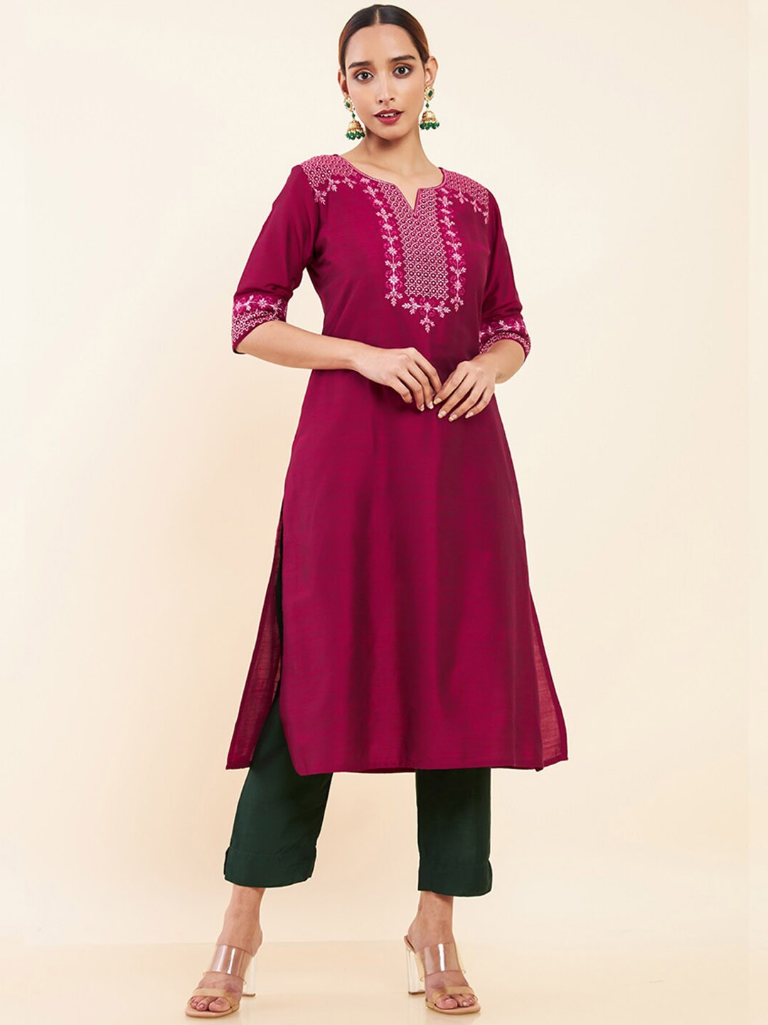

Maybell Ethnic Motifs Yoke Design Thread Work Pure Silk Kurta, Magenta