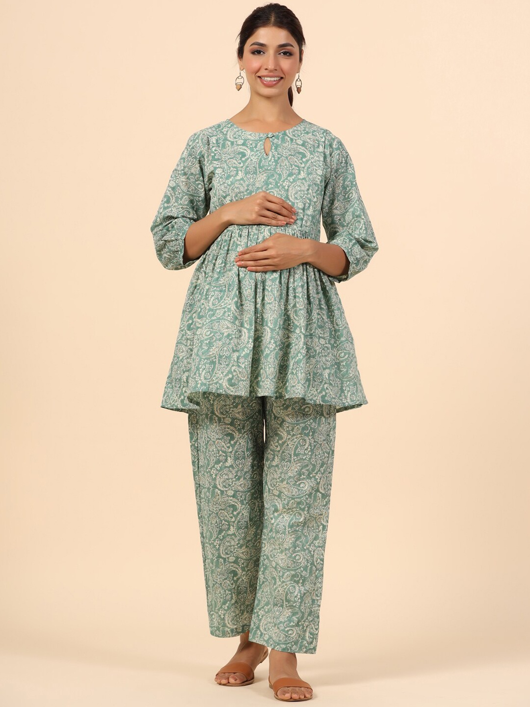 

Ikk Kudi by Seerat Ethnic Motifs Printed A-line Maternity Pure Cotton Kurti with Trousers, Green