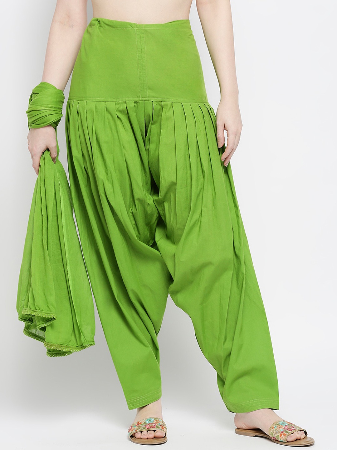 

ZRI Women Pleated Patiala Pant And Lace Border Dupatta, Green