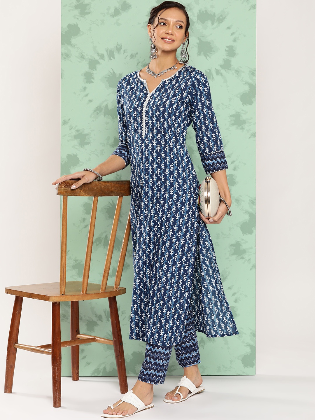 

mokshi Women Printed Regular Pure Cotton Kurta With Trousers, Blue