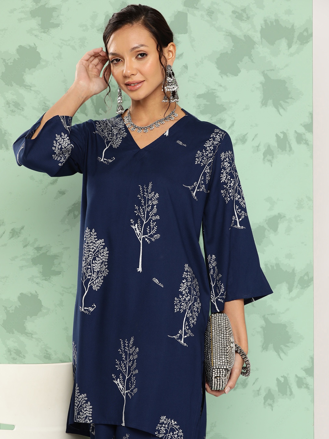 

mokshi Women Floral Printed Regular Kurta With Palazzos, Blue