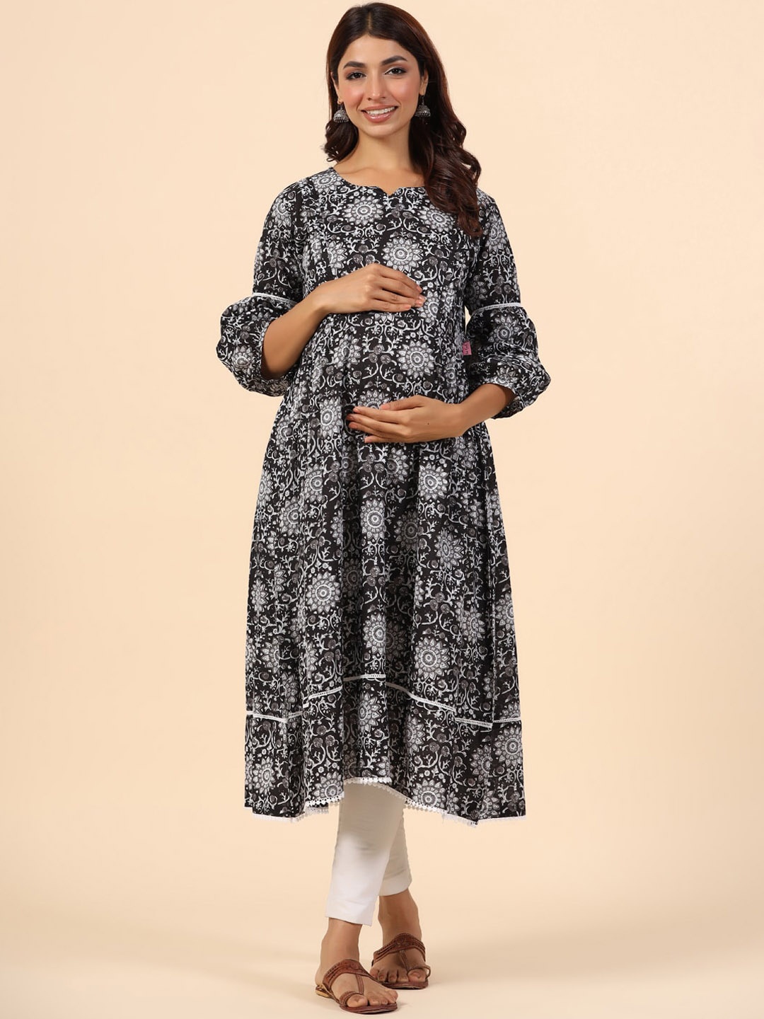 

Ikk Kudi by Seerat Ethnic Motifs Printed Puff Sleeves Anarkali Maternity Cotton Kurta, Black