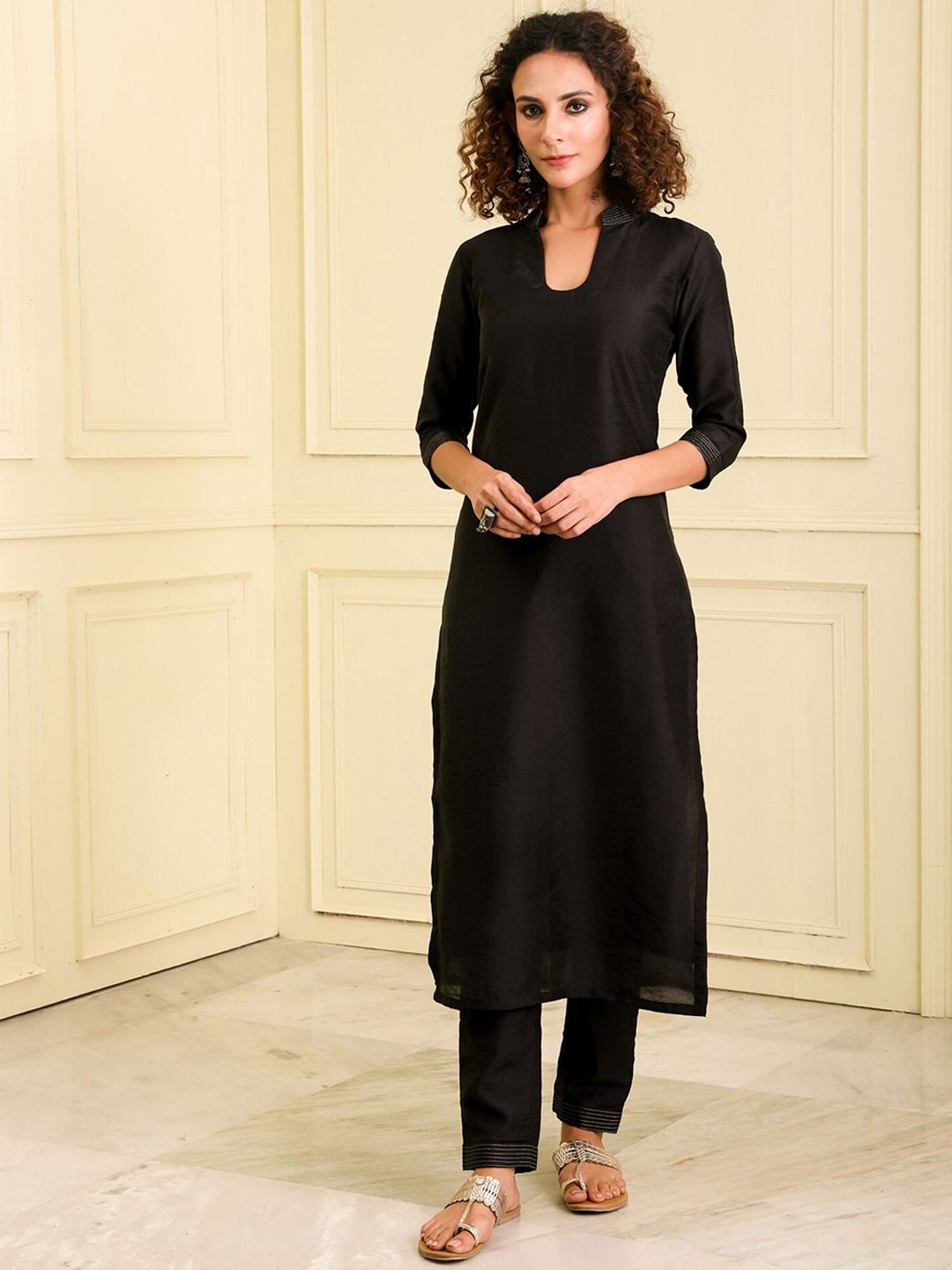 

BEATITUDE Mandarin Collar Chanderi Silk Kurta with Trousers, Black