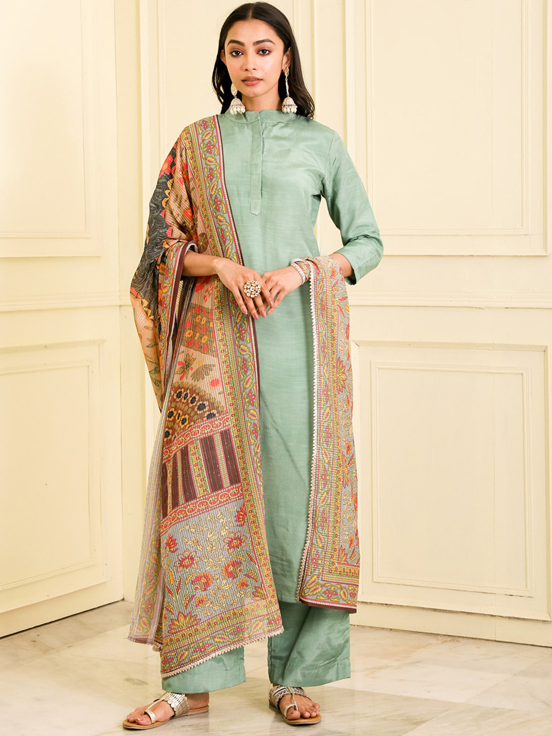

BEATITUDE Mandarin Collar Straight Kurta with Palazzos, Green