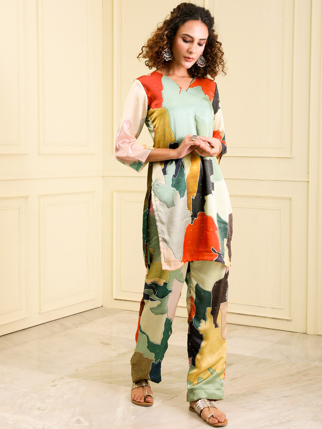 

BEATITUDE Abstract Printed Regular Kurta with Trousers, Green