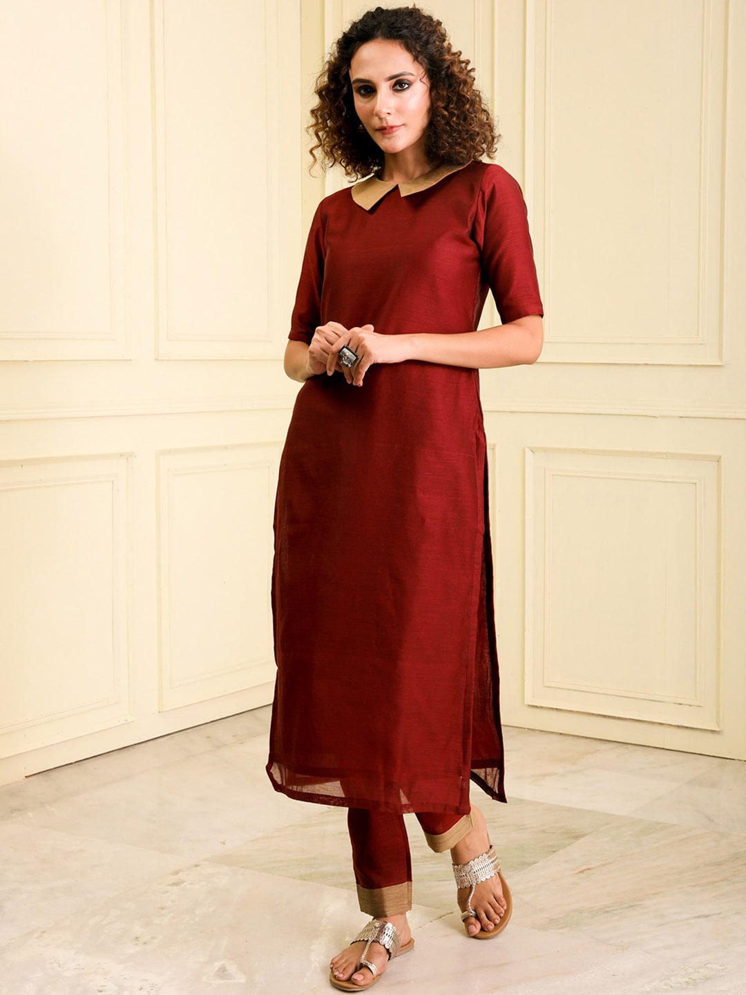 

BEATITUDE Straight Kurta with Trousers, Maroon