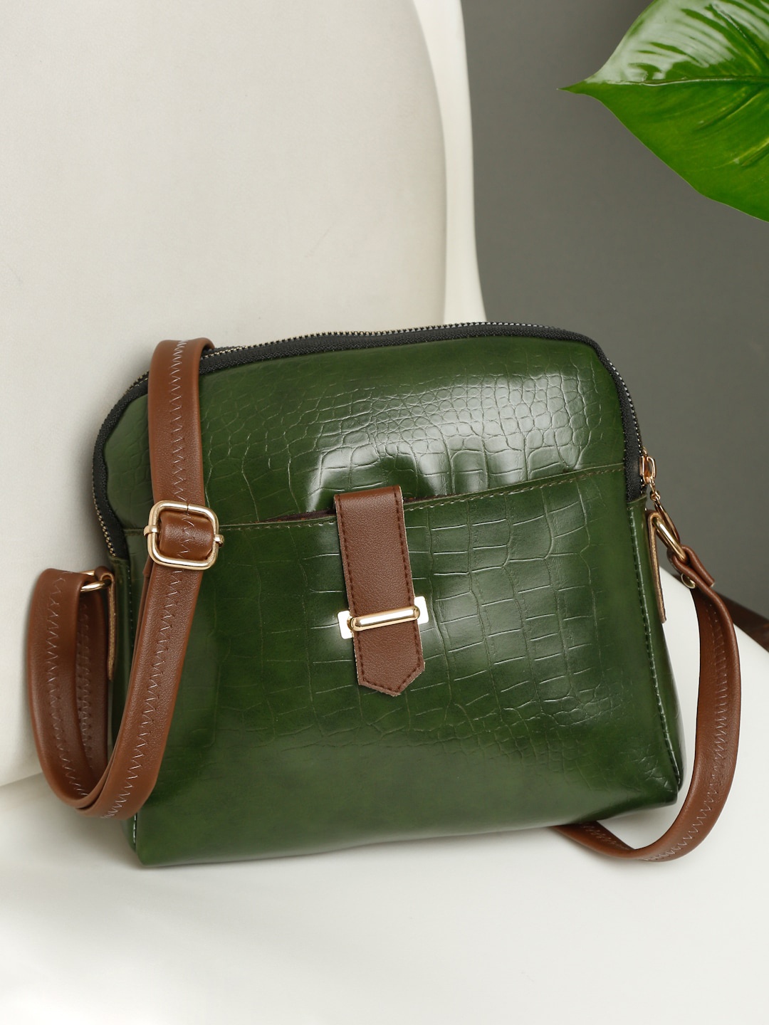

Apsis Textured Structured Sling Bag, Green
