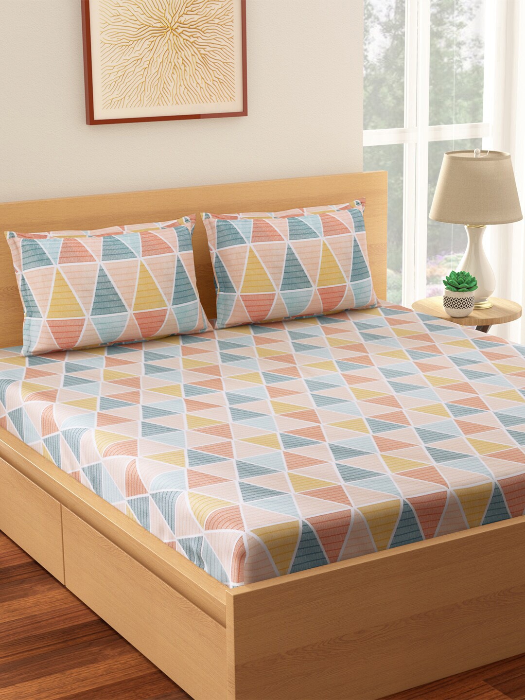 

Living scapes by Pantaloons Peach & Blue Geometric 144 TC King Bedsheet & 2 Pillow Covers