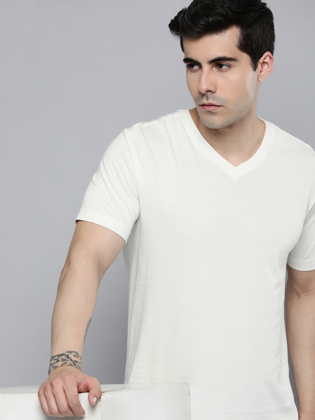 

ether V-Neck T-shirt, Off white