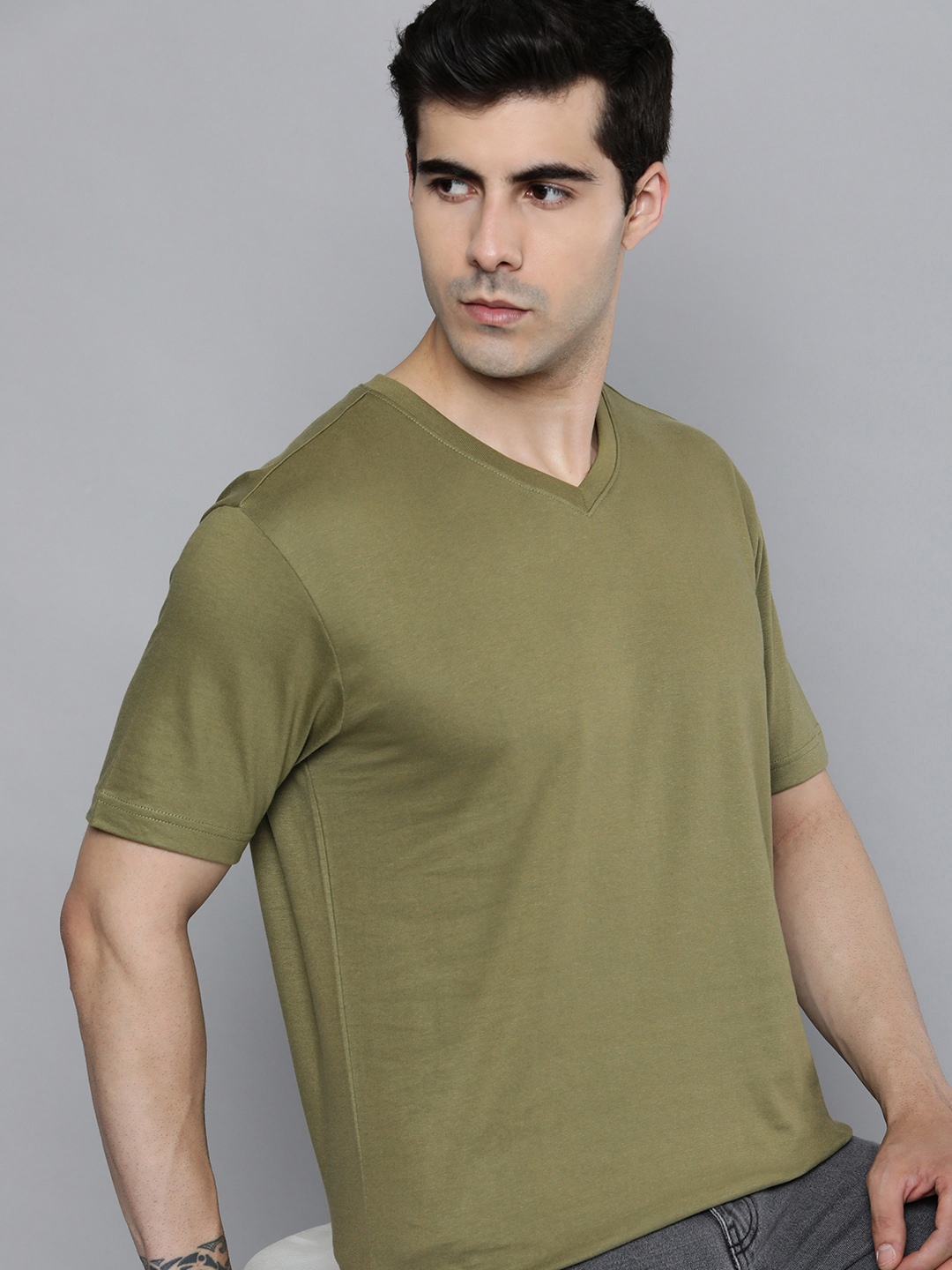 

ether Men Regular Fit V-Neck T-shirt, Olive