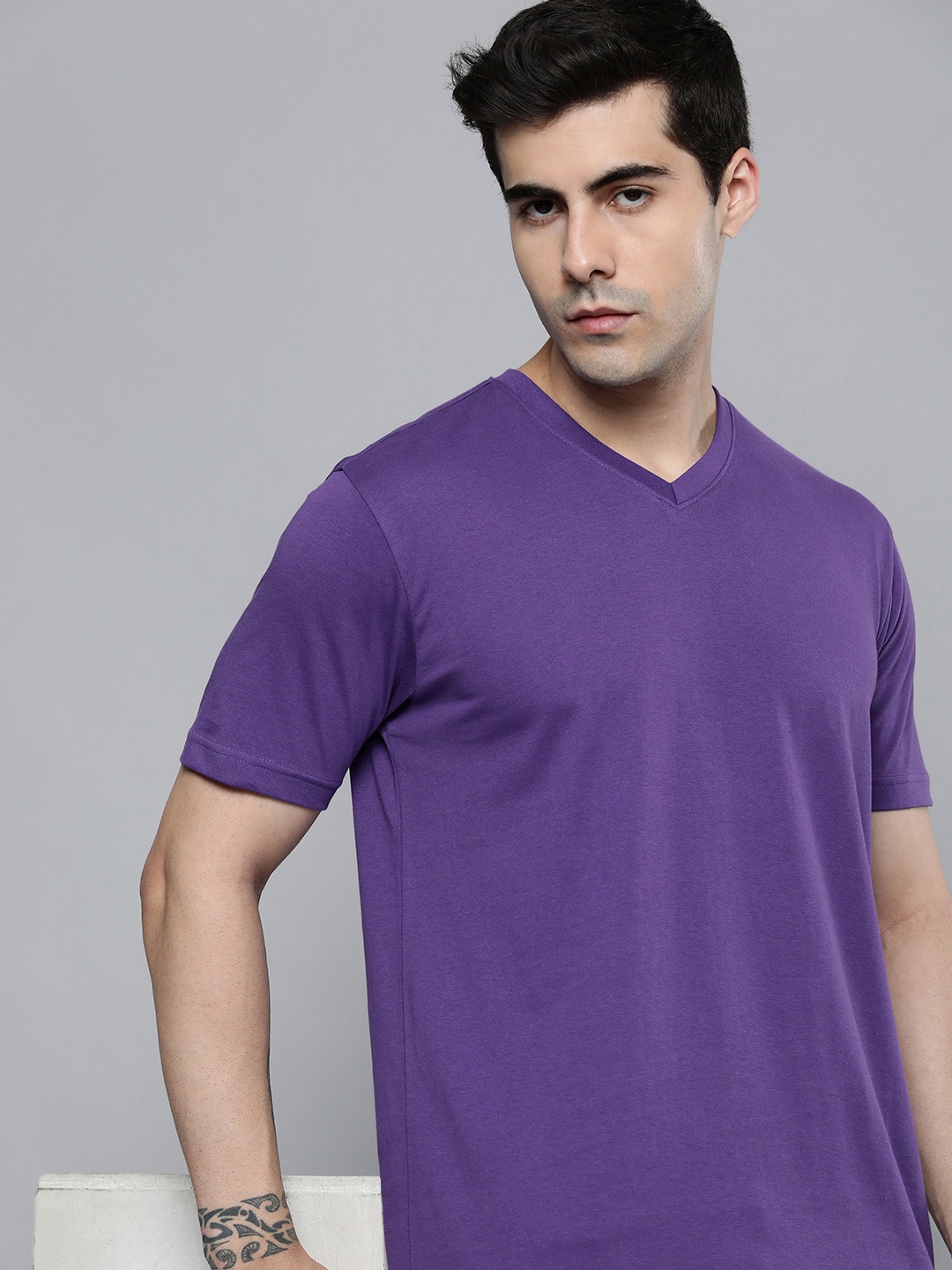 

ether Men Regular Fit V-Neck T-shirt, Purple