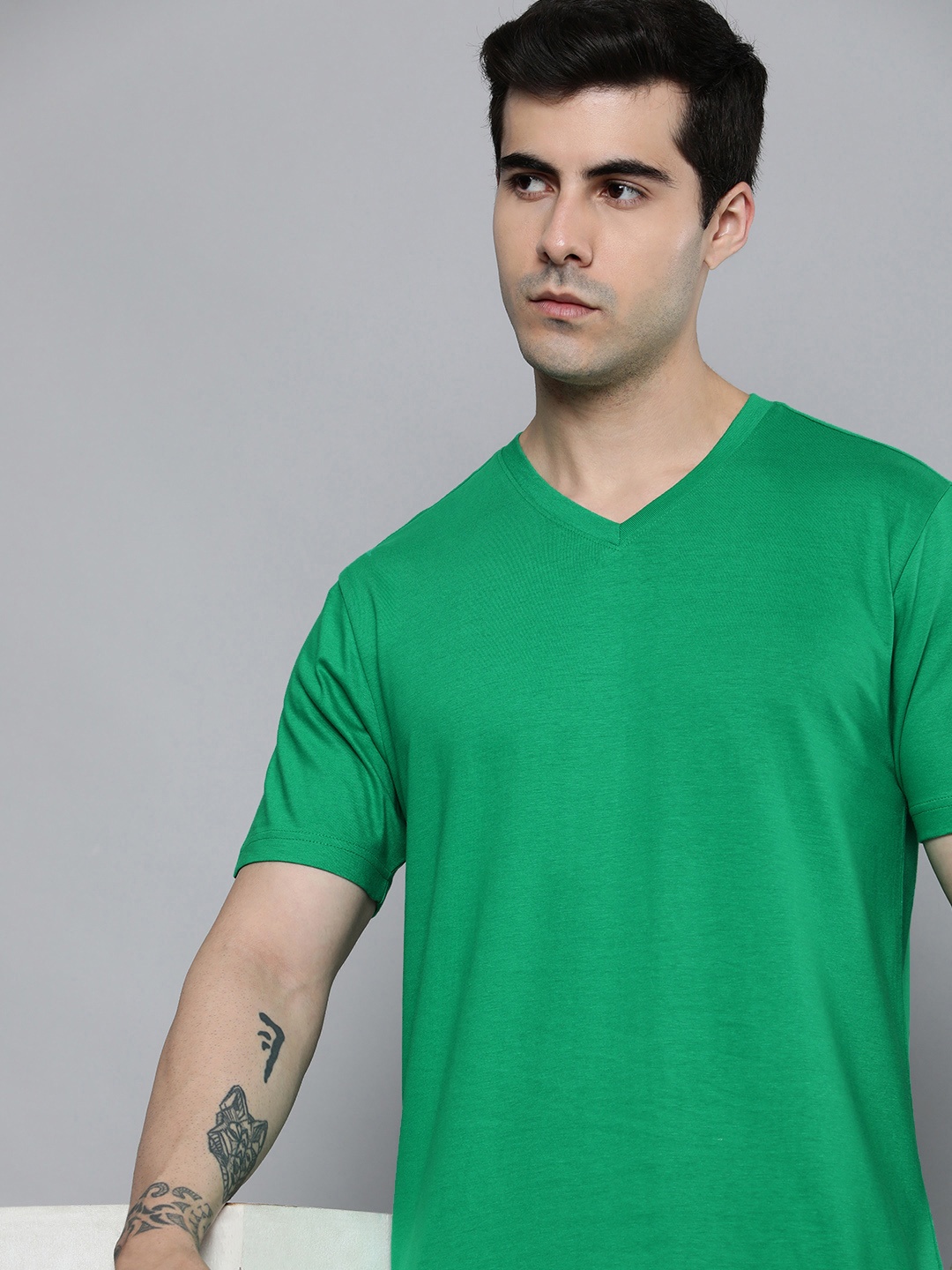 

ether Men Regular Fit V-Neck T-shirt, Green
