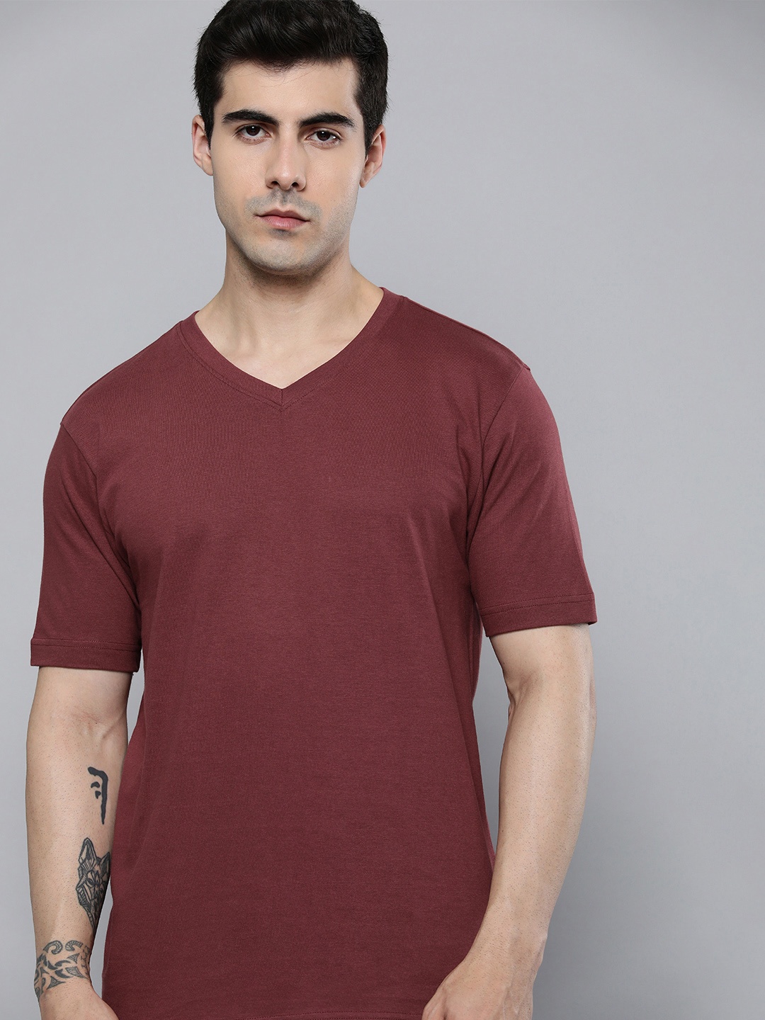 

ether V-Neck T-shirt, Maroon