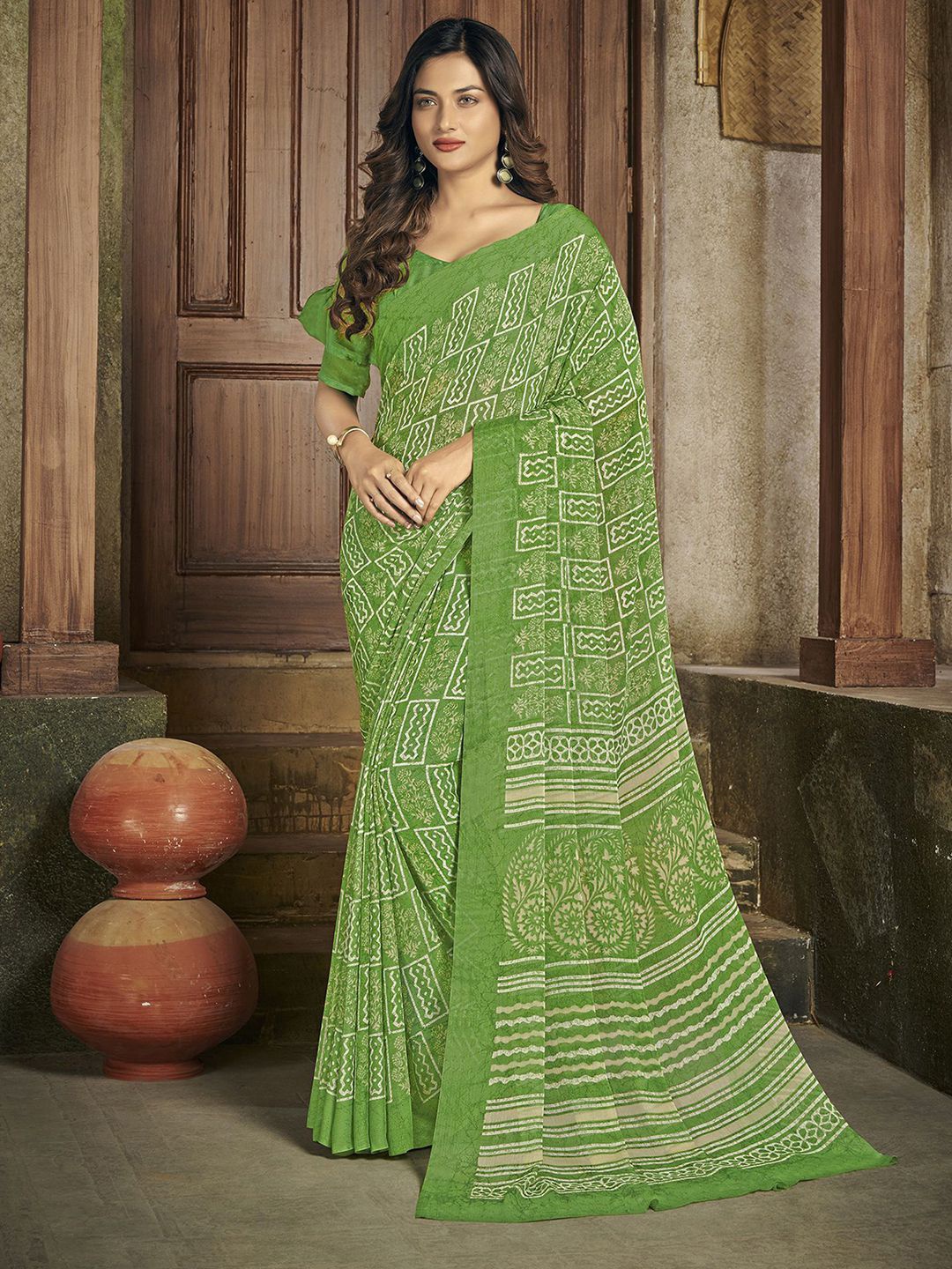 

Satrani Ethnic Motifs Printed Poly Chiffon Saree, Green