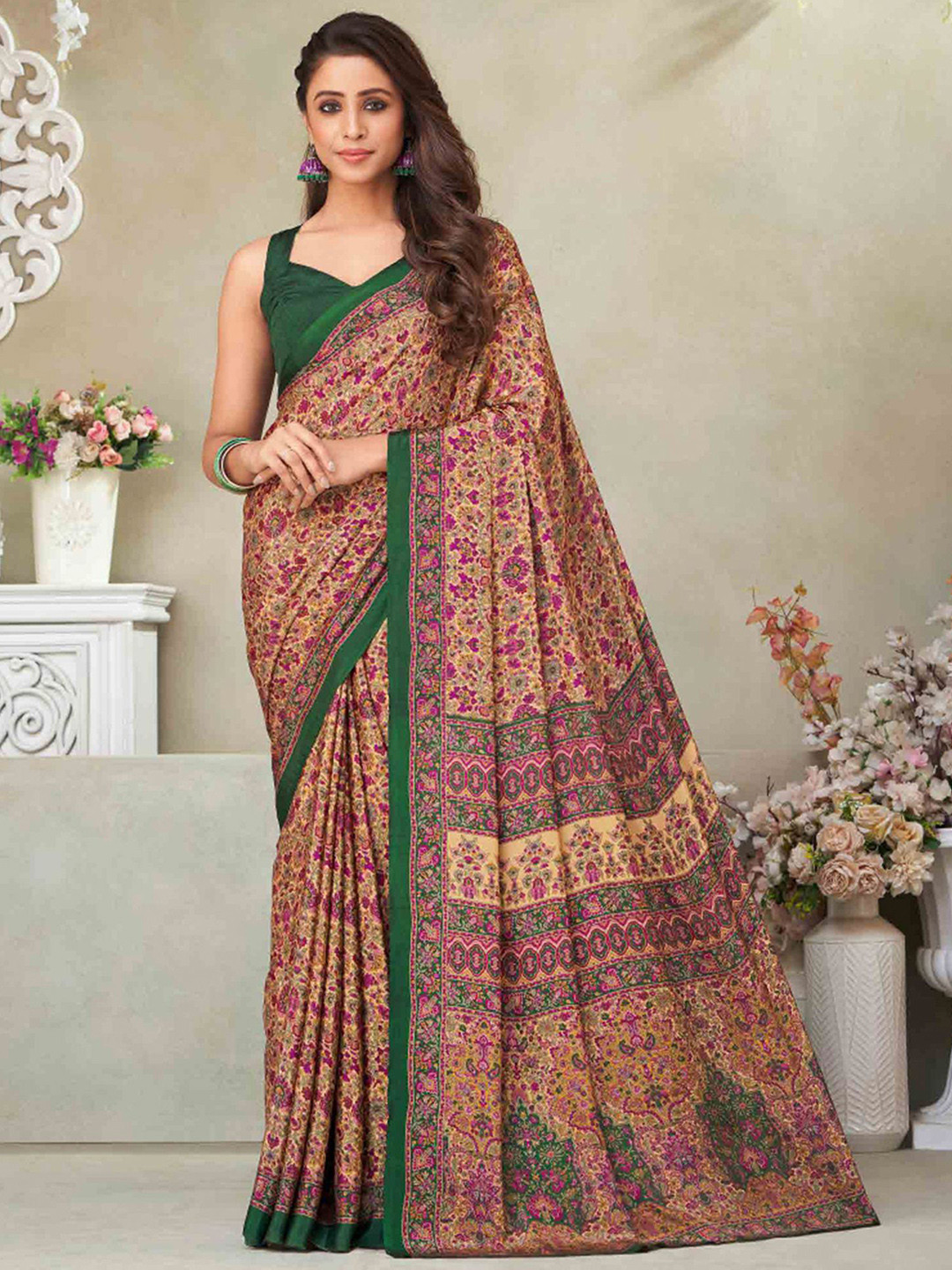 

Satrani Floral Printed Saree, Beige