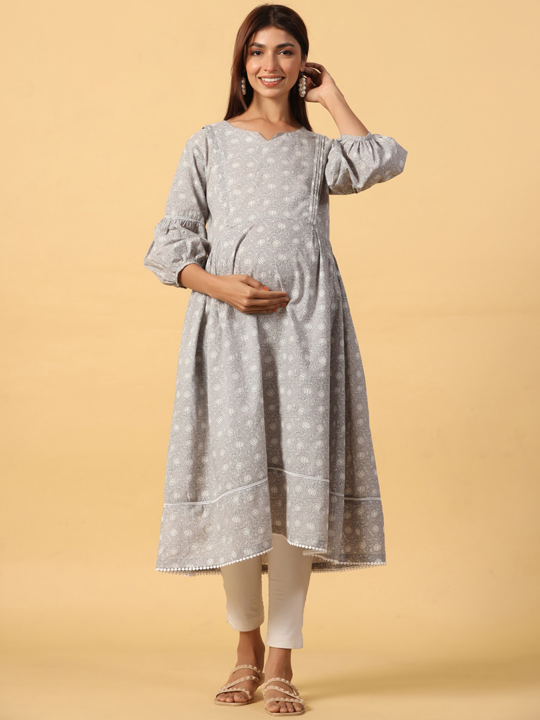 

Ikk Kudi by Seerat Floral Printed Puff Sleeves Anarkali Maternity Cotton Kurta, Grey