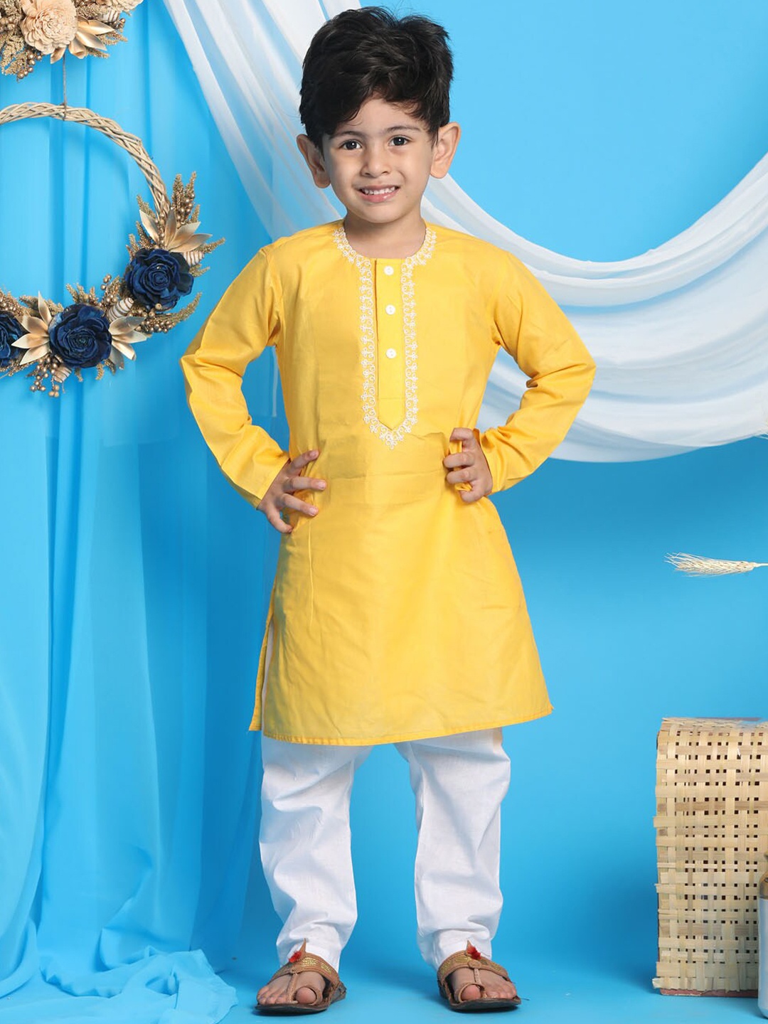 

VASTRAMAY Boys Thread Work Straight Kurta with Pyjamas, Yellow