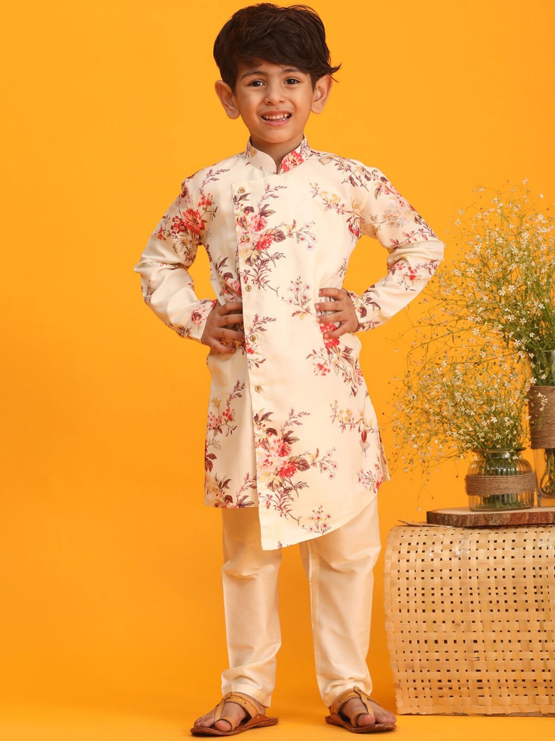 

VASTRAMAY Boys Floral Printed Straight Kurta with Pyjamas, Cream