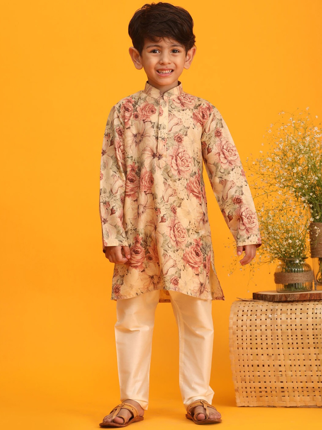 

VASTRAMAY Boys Floral Printed Straight Kurta with Pyjamas, Peach