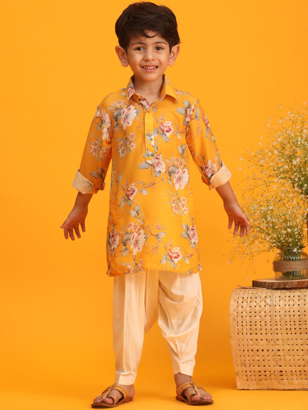 

VASTRAMAY Boys Shirt Collar Floral Printed Kurta with Pyjamas, Yellow