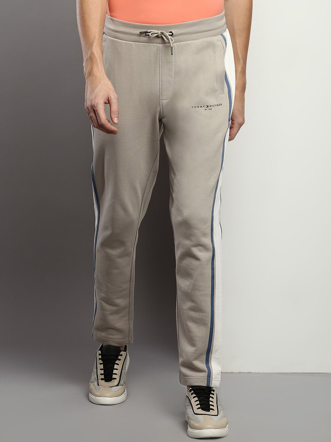 

Tommy Hilfiger Men Regular Fit Mid-Rise Pure Cotton Track Pant, Khaki
