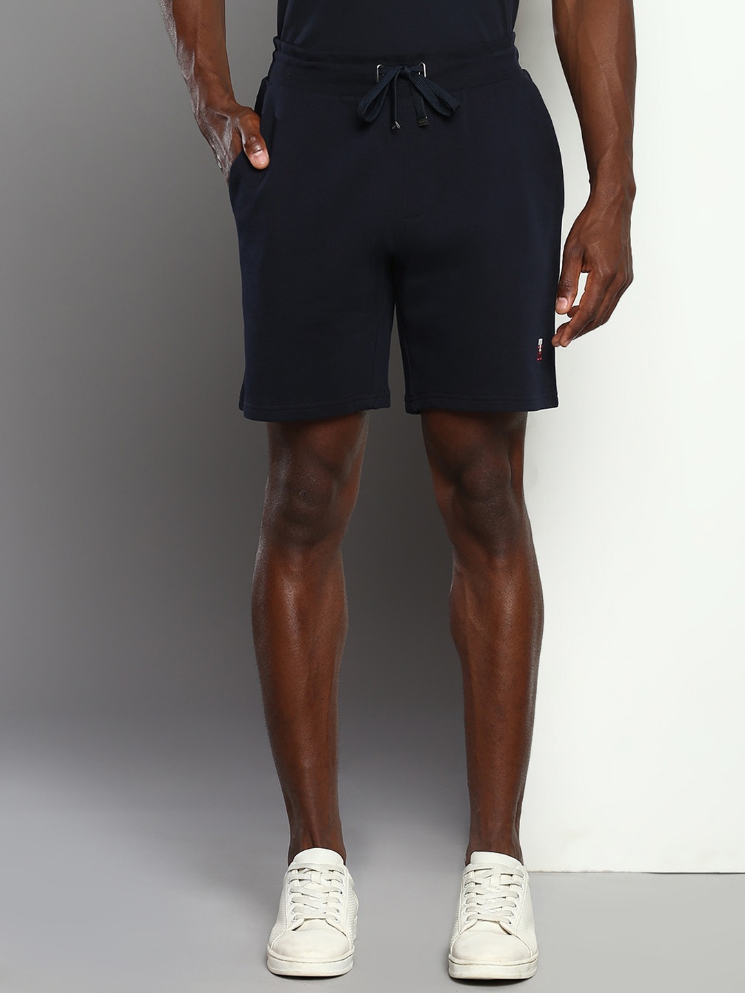 

Tommy Hilfiger Men Mid-Rise Pure Cotton Shorts, Navy blue