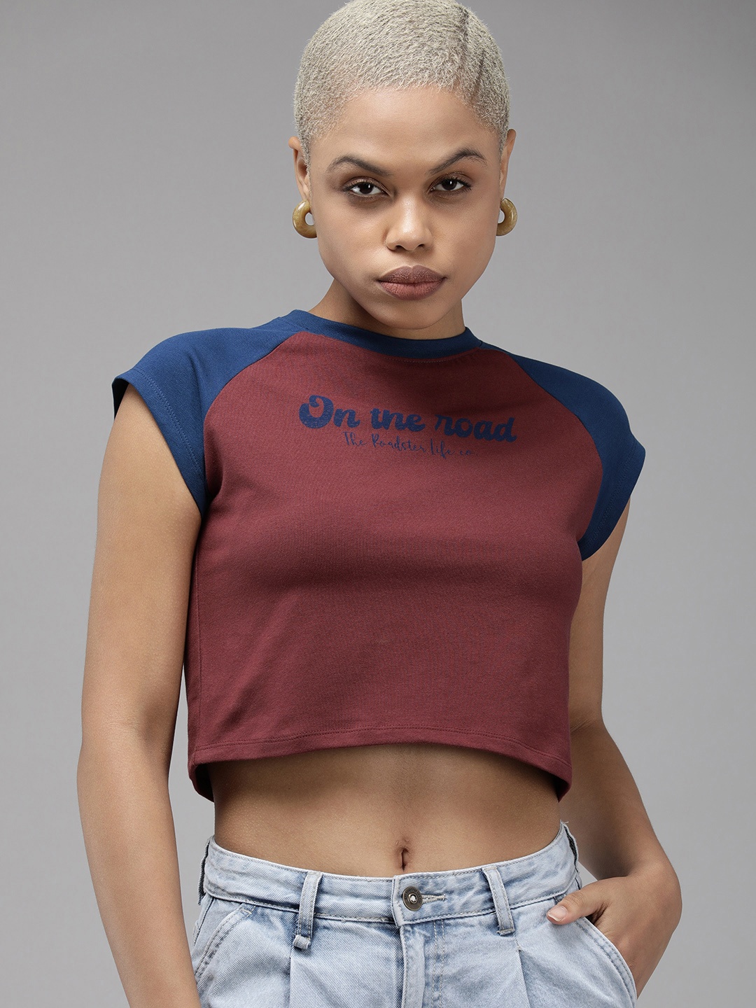 

Roadster Colourblocked Slim Fit T-shirt, Maroon