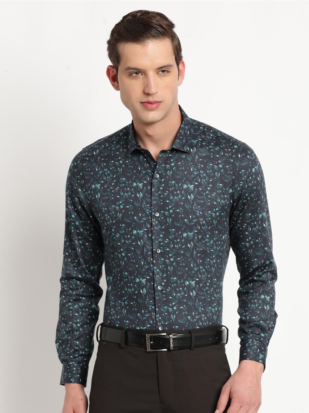 

Turtle Modern Slim Fit Floral Opaque Printed Cotton Formal Shirt, Black