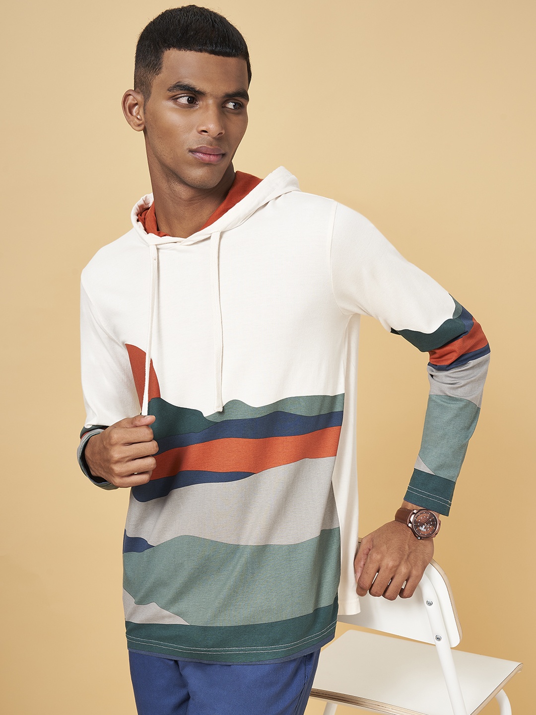 

Urban Ranger by pantaloons Men Colourblocked Hooded Cotton Sweatshirt, Off white