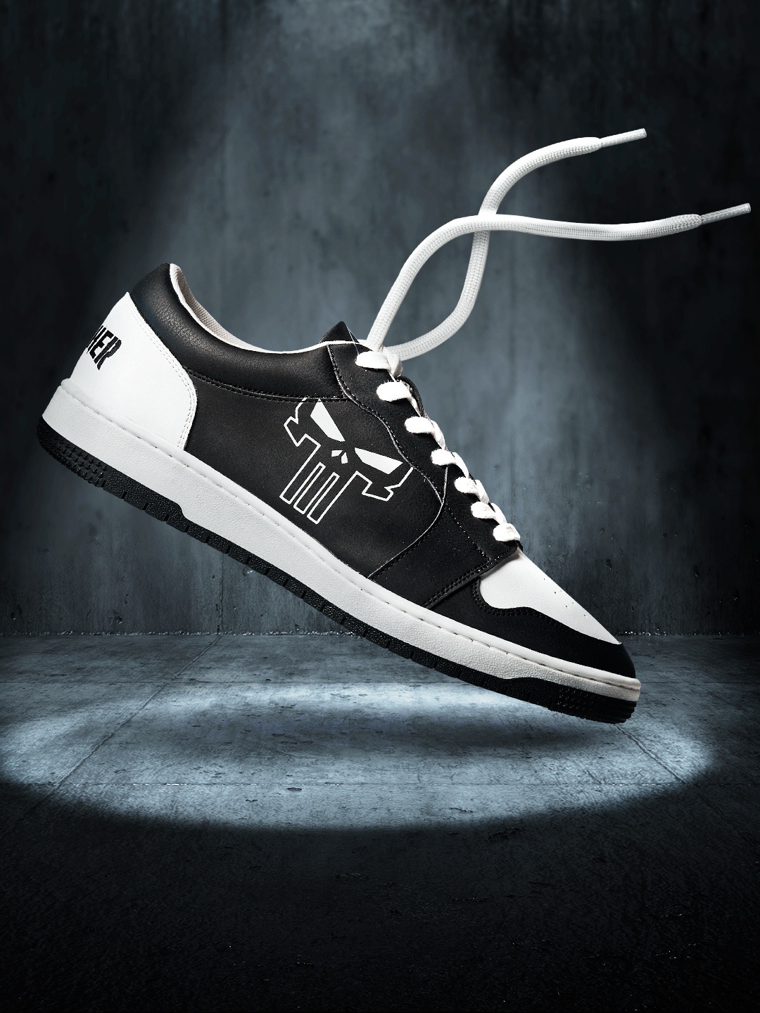 

The Souled Store Men Black & white Glow In The Dark Colourblocked Sneakers