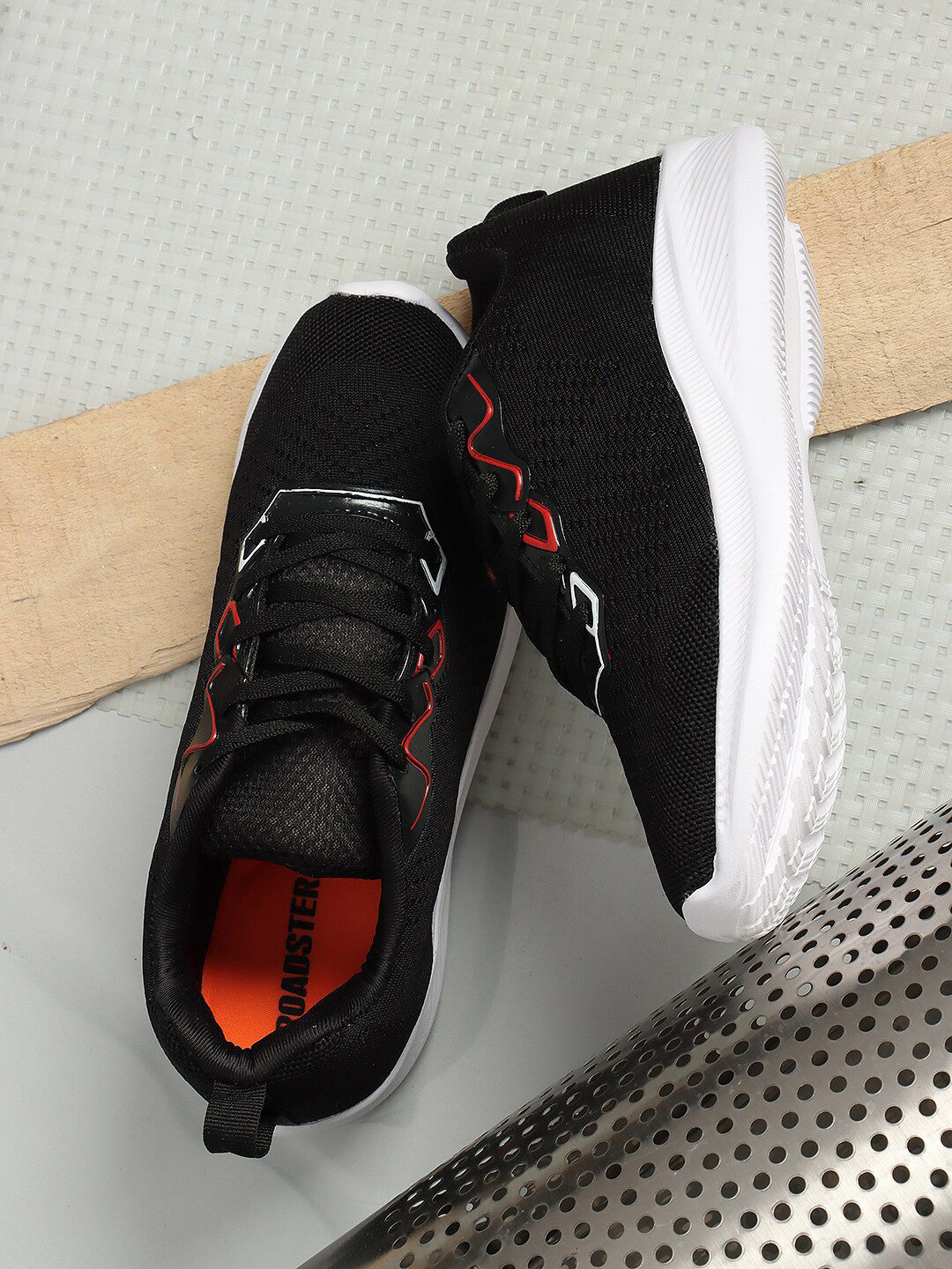 

Roadster Men Flyknit Road Running Lace-Ups Sports Shoes, Black