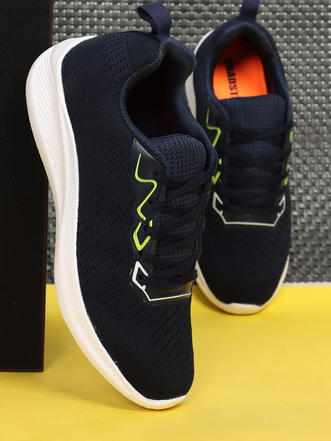 

Roadster Men Flyknit Technology Running Lace-Ups Sports Shoes, Navy blue