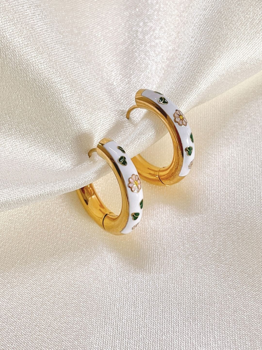 

Mueras Gold-Plated Circular Hoop Earrings, White