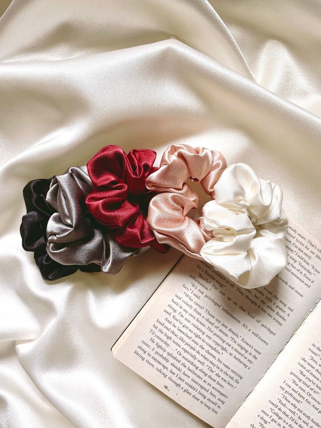 

Mueras Women Set of 5 Silk Satin Scrunchies, White