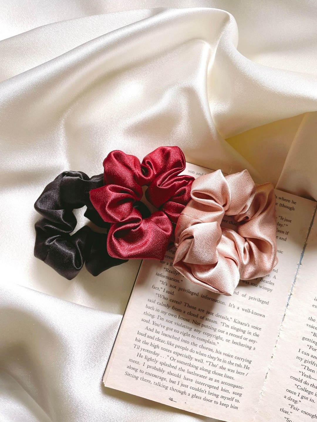 

Mueras Women Set Of 3 Silk Satin Scrunchies, Red