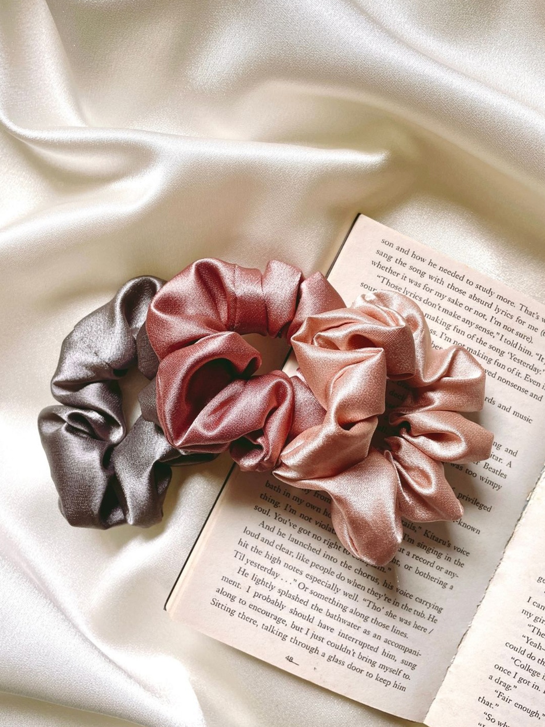 

Mueras Women Set of 3 Silk Satin Scrunchies, Peach