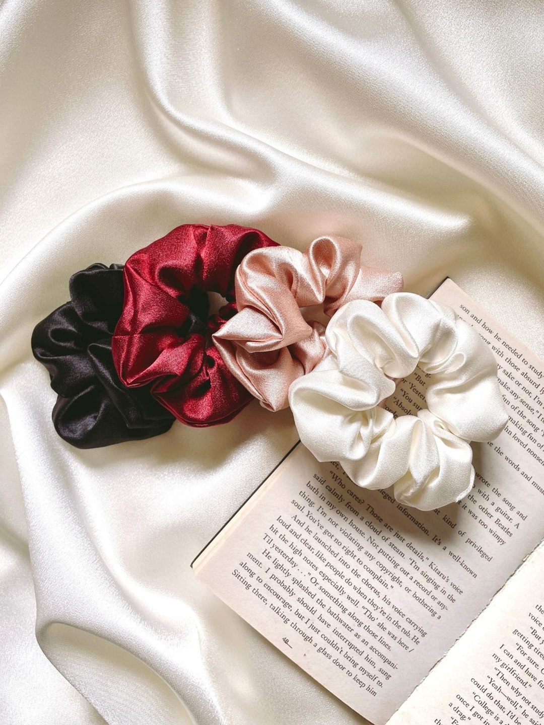 

Mueras Women Set Of 4 Silk Satin Scrunchies, Red