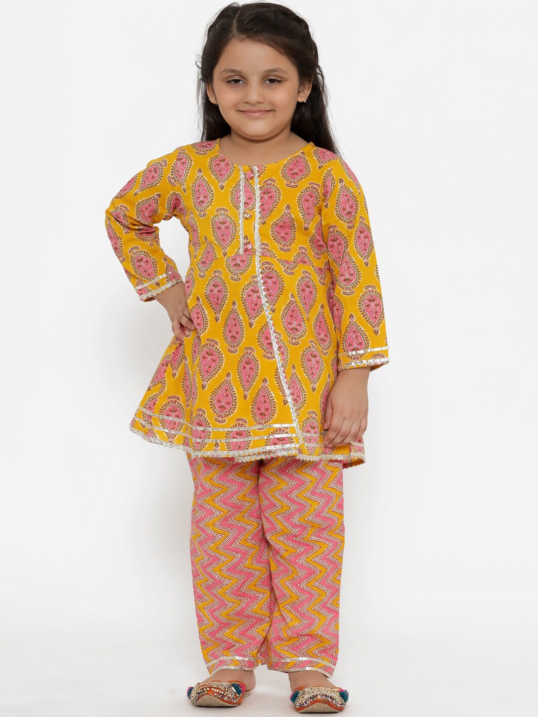 

Readiprint Fashions Girls Floral Printed Gotta Patti Pure Cotton Kurta With Pyjamas, Yellow