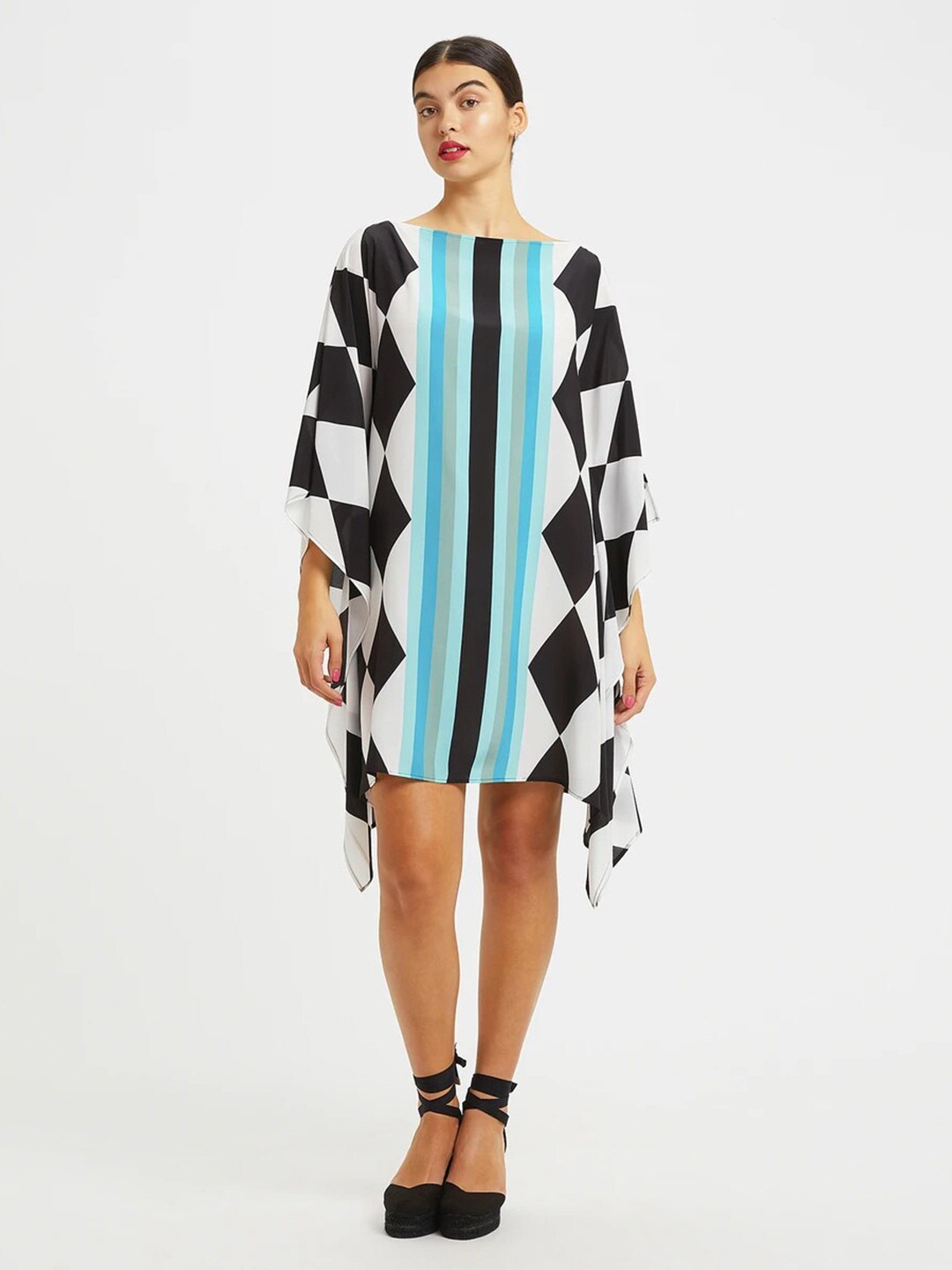 

Navvi Geometric Printed Extended Sleeves Kaftan Dress, Black