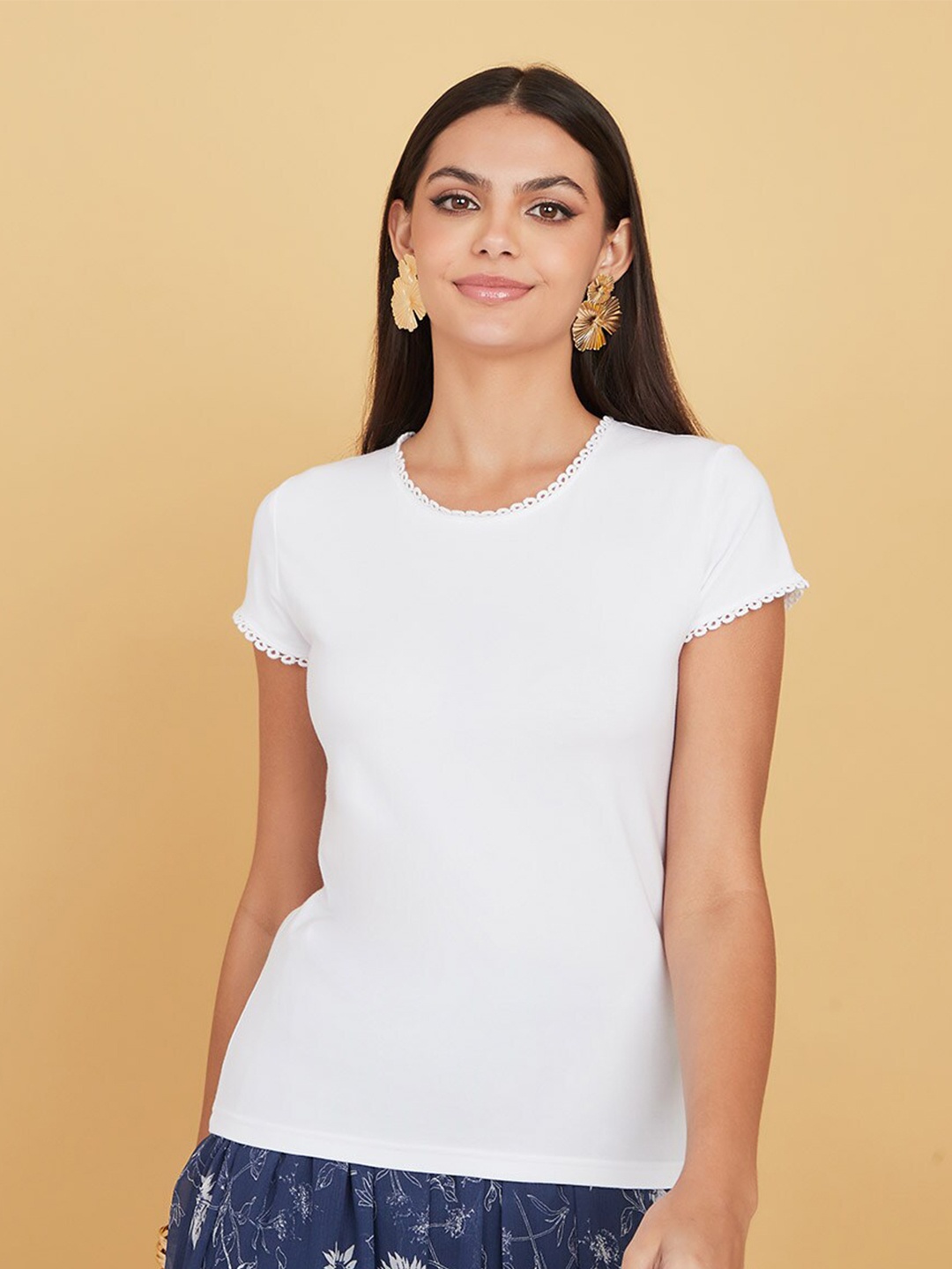 

Styli Women White Slim Fit T-shirt