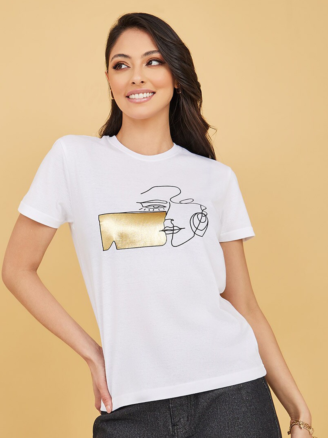 

Styli White Graphic Printed Short Sleeves T-shirt