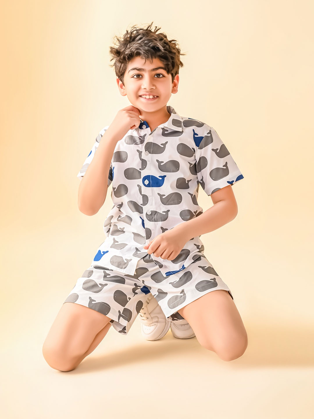 

LilPicks Boys Printed Cotton Shirt With Shorts, Off white