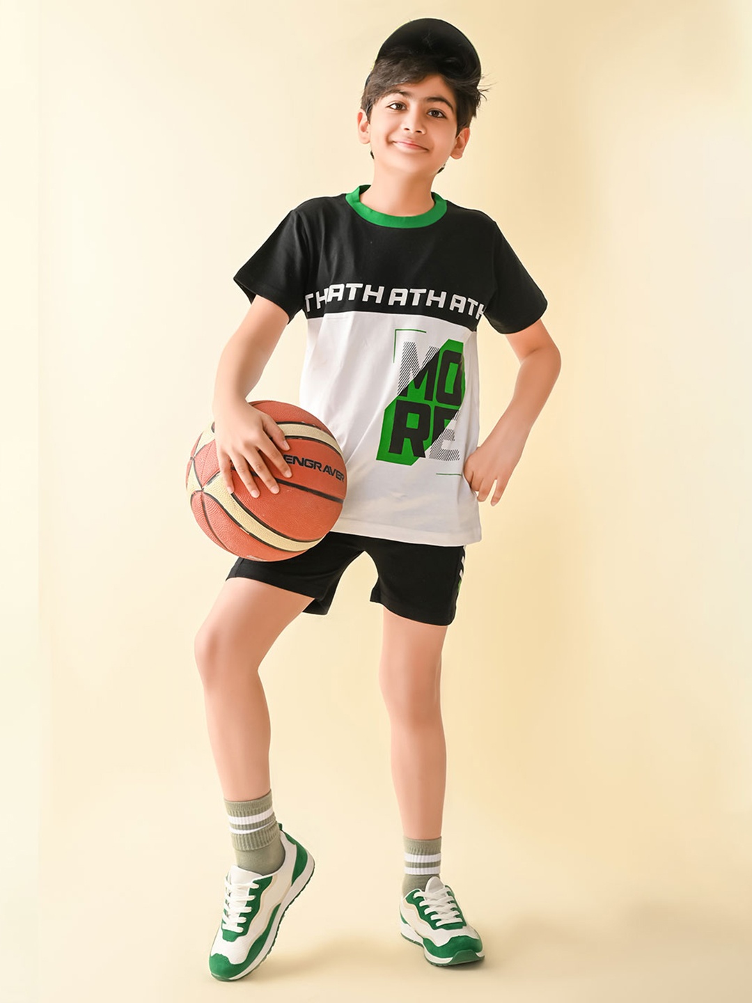 

LilPicks Boys Printed Cotton T-shirt With Shorts, White